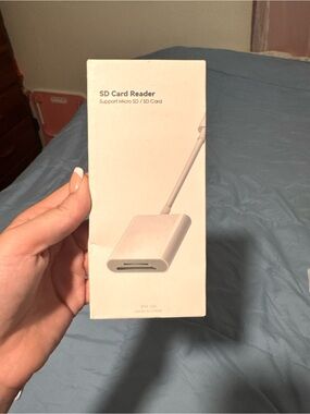 SD Card Reader - White